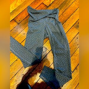 Nike XS capri length grey/black polka dot yoga pants